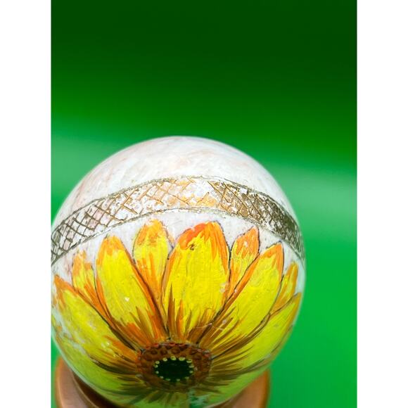 Hand painted stone egg with stand - Picture 6 of 7